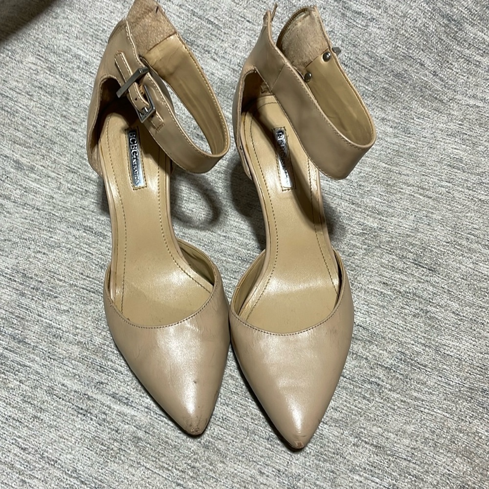 BCBG worn beige heels. Size 8. Comfortable and great basic.